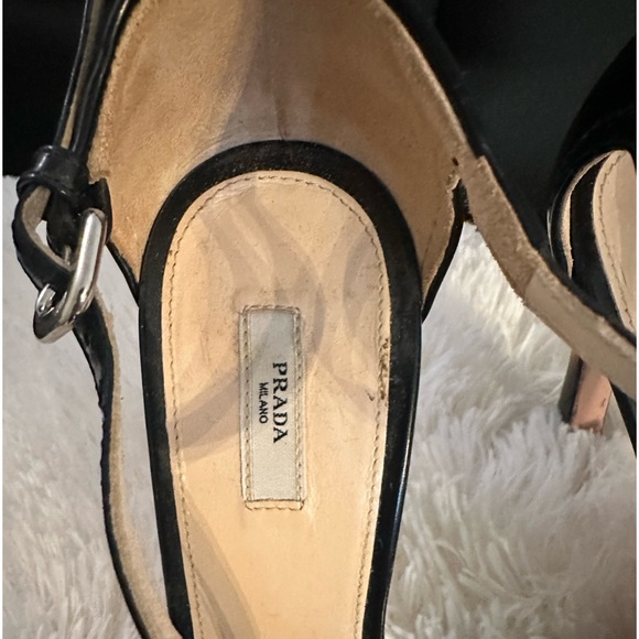 Size 39 Prada heels - Picture 2 of 6